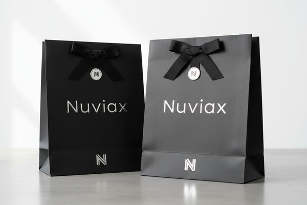 duas bolsa de compras juntas com nome nuviax